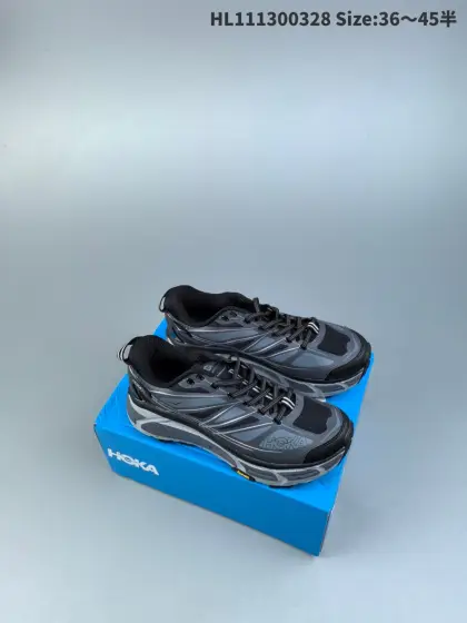 集合 HOKA ONE M MAFATE SPEED 2余文乐同款 机能缓震跑鞋 #美国新兴跑鞋品牌,鞋面部分采用工程网眼面料,可以确保必要的透气性能.而为了弥补工程网眼面料不足的支撑表现,Bondi 6使用了全新的莱卡橡筋,这大大提升了鞋面的硬度,由此增加鞋面的支撑性能.后掌33mm、前掌29mm的超厚Soft EVA中底,比传统的EVA材料还要柔软30%,Bondi 6不只是缓冲的表现非常出色,在回弹的反馈表现上,也能以相对明确的反馈传达给双脚.中底的设计,Bondi 6采用了一种承托式的设计,这种设计可以把双脚托在鞋仓内,从而实现较好的支撑稳定性. 编号:HL111300328 半
